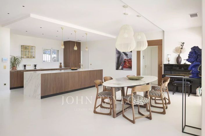 Image No.11-5 Bed House for sale