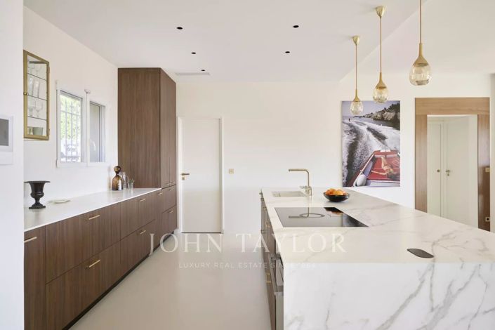 Image No.13-5 Bed House for sale