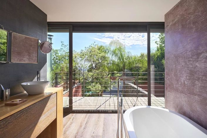 Image No.12-5 Bed House for sale