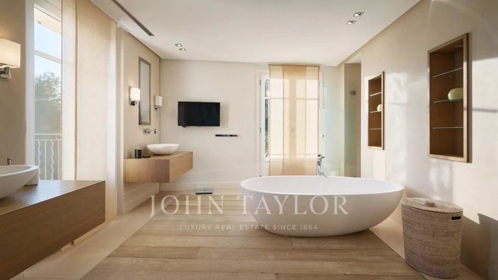 Image No.18-8 Bed House for sale