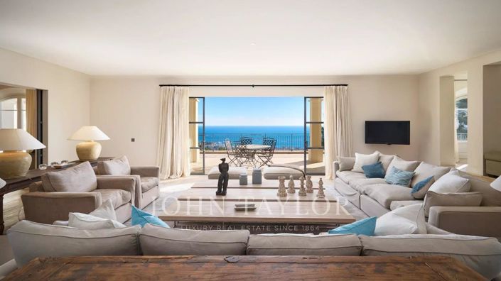 Image No.5-8 Bed House for sale