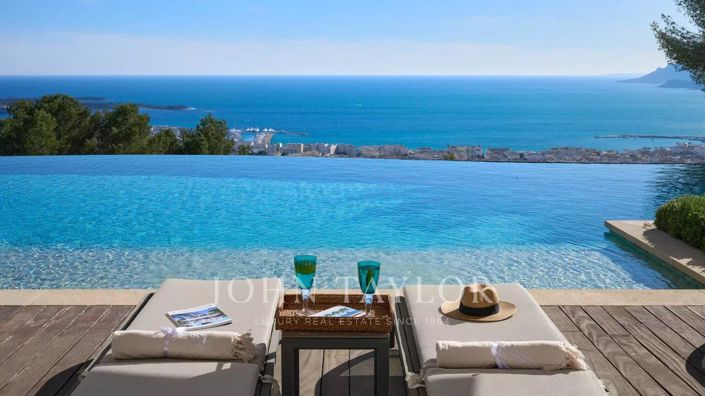 Image No.6-8 Bed House for sale