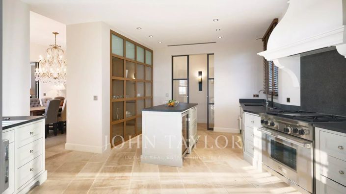 Image No.9-8 Bed House for sale