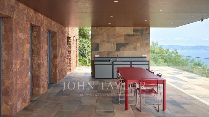 Image No.15-7 Bed House for sale