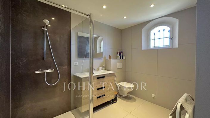 Image No.16-4 Bed House for sale