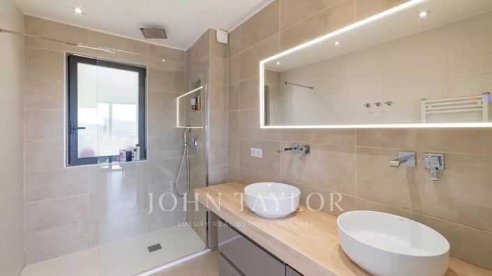 Image No.14-4 Bed House for sale