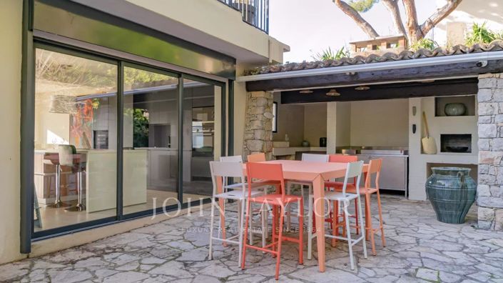 Image No.6-4 Bed House for sale