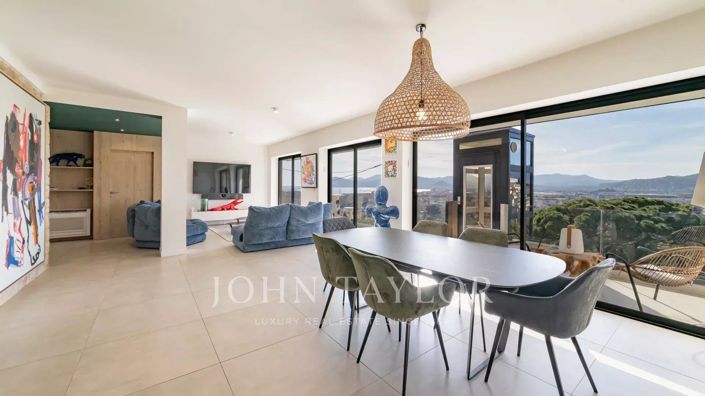 Image No.8-4 Bed House for sale