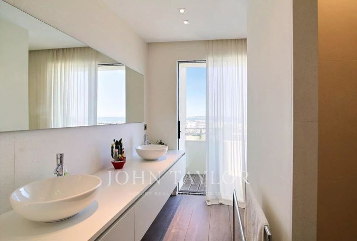 Image No.13-5 Bed Apartment for sale