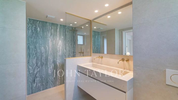 Image No.16-5 Bed House for sale