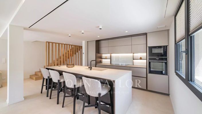 Image No.7-5 Bed House for sale