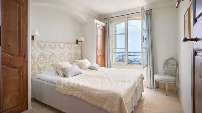 Image No.18-4 Bed House for sale