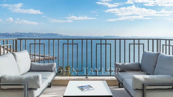 Image No.2-4 Bed House for sale