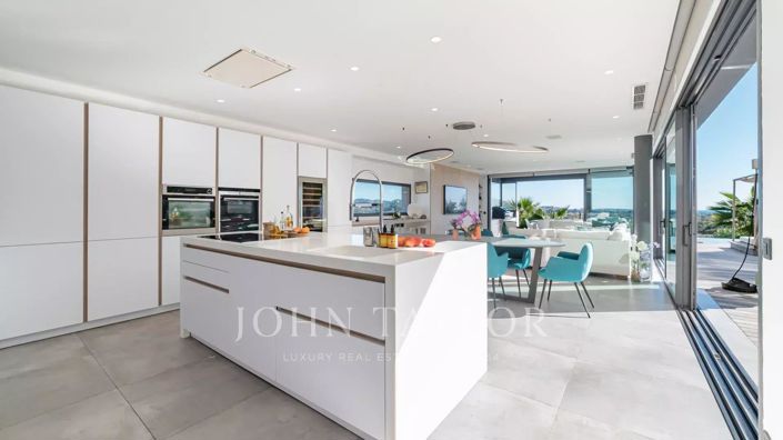 Image No.10-6 Bed House for sale