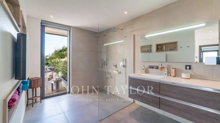 Image No.14-6 Bed House for sale