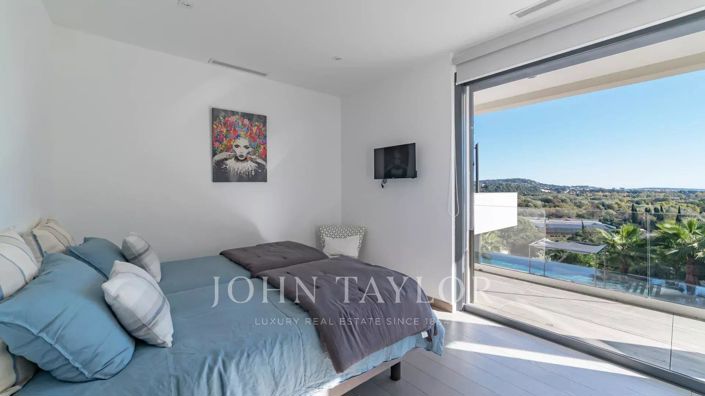 Image No.15-6 Bed House for sale