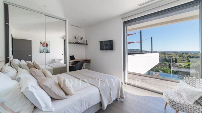 Image No.16-6 Bed House for sale