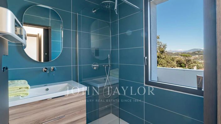 Image No.18-6 Bed House for sale