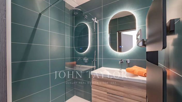 Image No.20-6 Bed House for sale