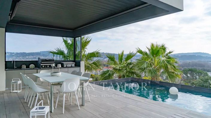 Image No.4-6 Bed House for sale