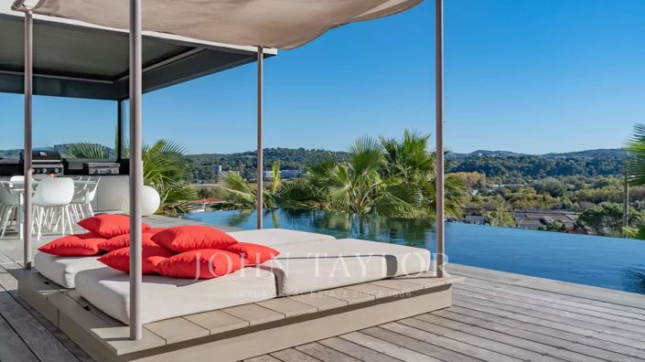 Image No.5-6 Bed House for sale