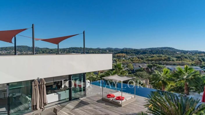 Image No.6-6 Bed House for sale