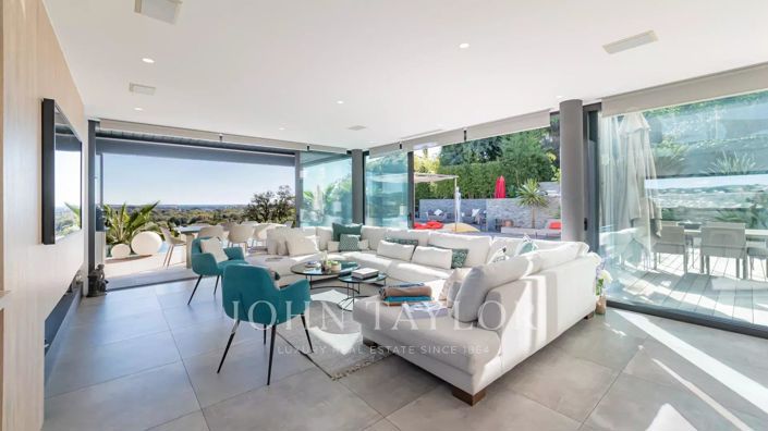 Image No.9-6 Bed House for sale