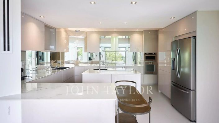 Image No.13-6 Bed House for sale