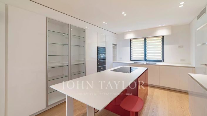 Image No.8-3 Bed Apartment for sale