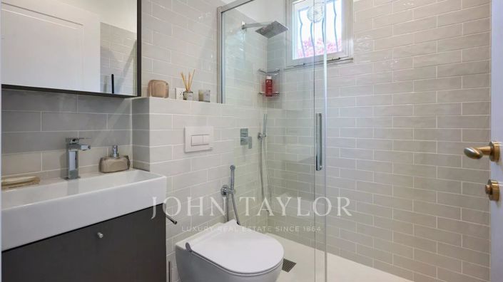 Image No.12-6 Bed House for sale