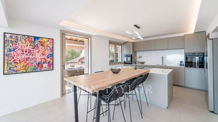 Image No.7-5 Bed House for sale