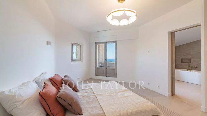 Image No.9-5 Bed House for sale