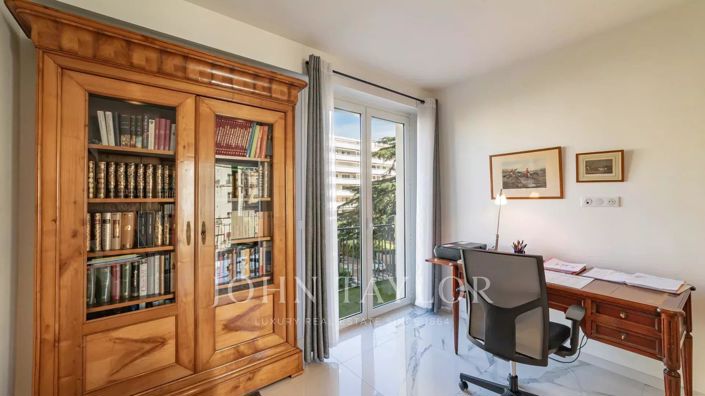 Image No.9-3 Bed Apartment for sale