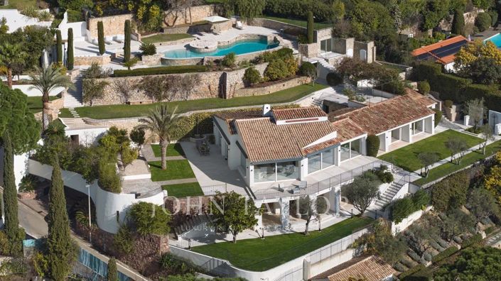 Image No.2-8 Bed House for sale