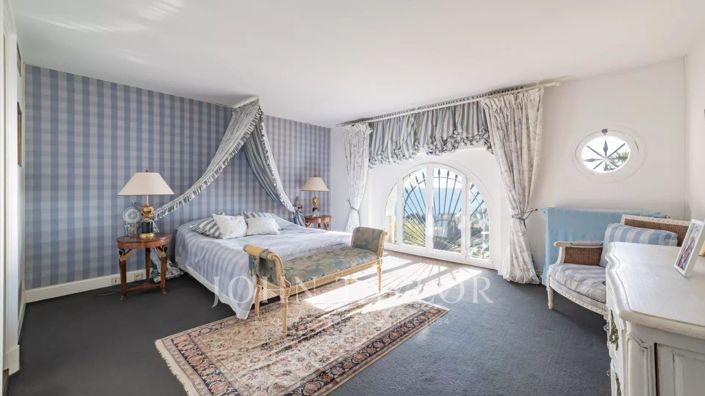 Image No.12-5 Bed Apartment for sale