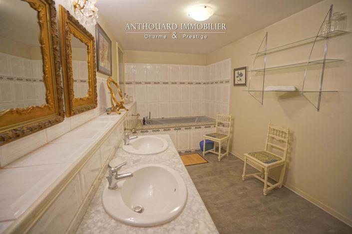 Image No.31-10 Bed House for sale