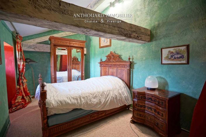 Image No.40-10 Bed House for sale