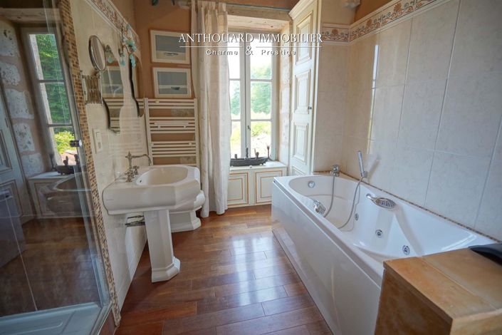 Image No.47-10 Bed House for sale