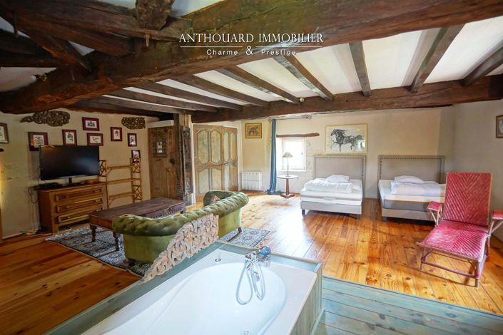 Image No.50-10 Bed House for sale