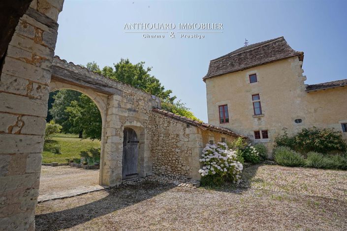 Image No.6-10 Bed House for sale