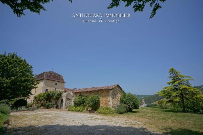 Image No.8-10 Bed House for sale