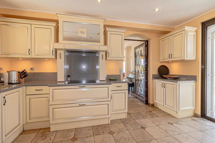 Image No.17-4 Bed House for sale