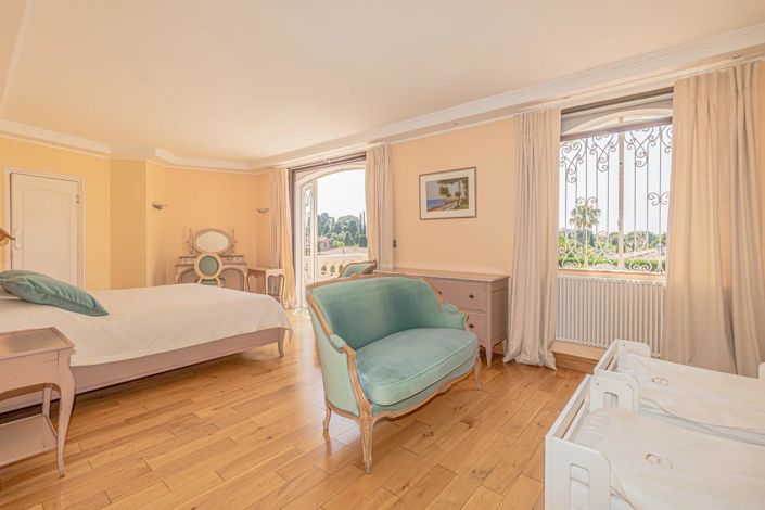 Image No.19-4 Bed House for sale