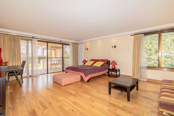 Image No.8-4 Bed House for sale