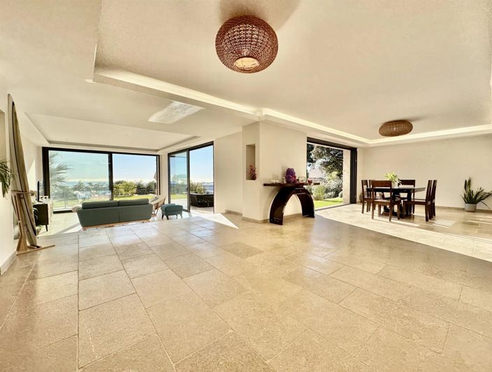 Image No.5-5 Bed House for sale