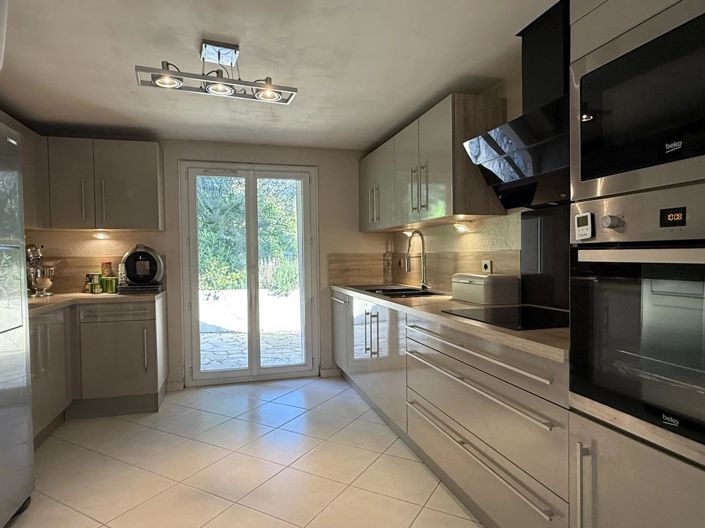 Image No.6-4 Bed House for sale