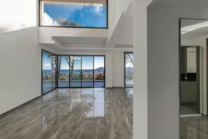 Image No.5-6 Bed House for sale