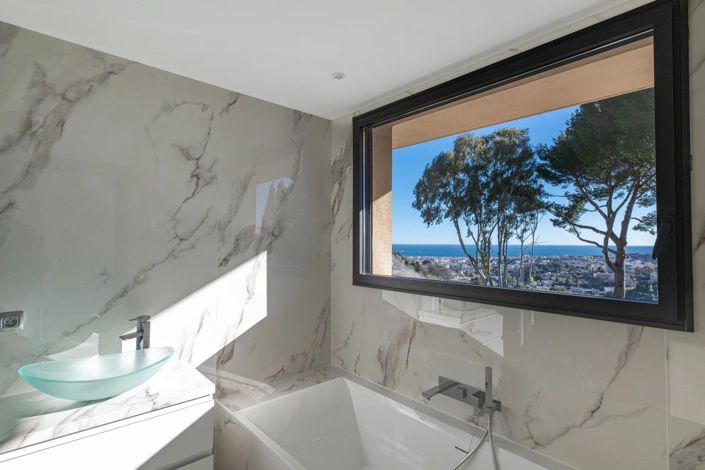 Image No.8-6 Bed House for sale