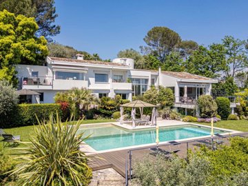 6 Bed House for sale