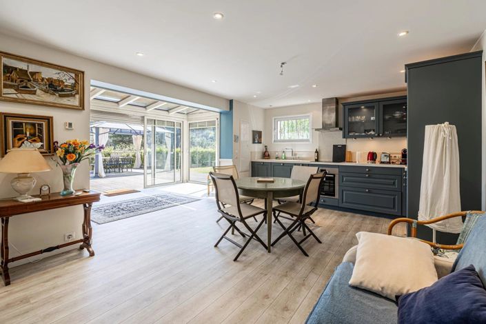 Image No.6-6 Bed House for sale